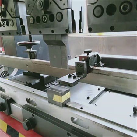 हायड्रोलिक ब्रेक प्रेस मशीन सानुकूलित हायड्रोलिक E200p Cnc हायड्रोलिक ब्रेक प्रेस बेंडिंग मशीन जर्मनी इलेक्ट्रॉनिक्ससह