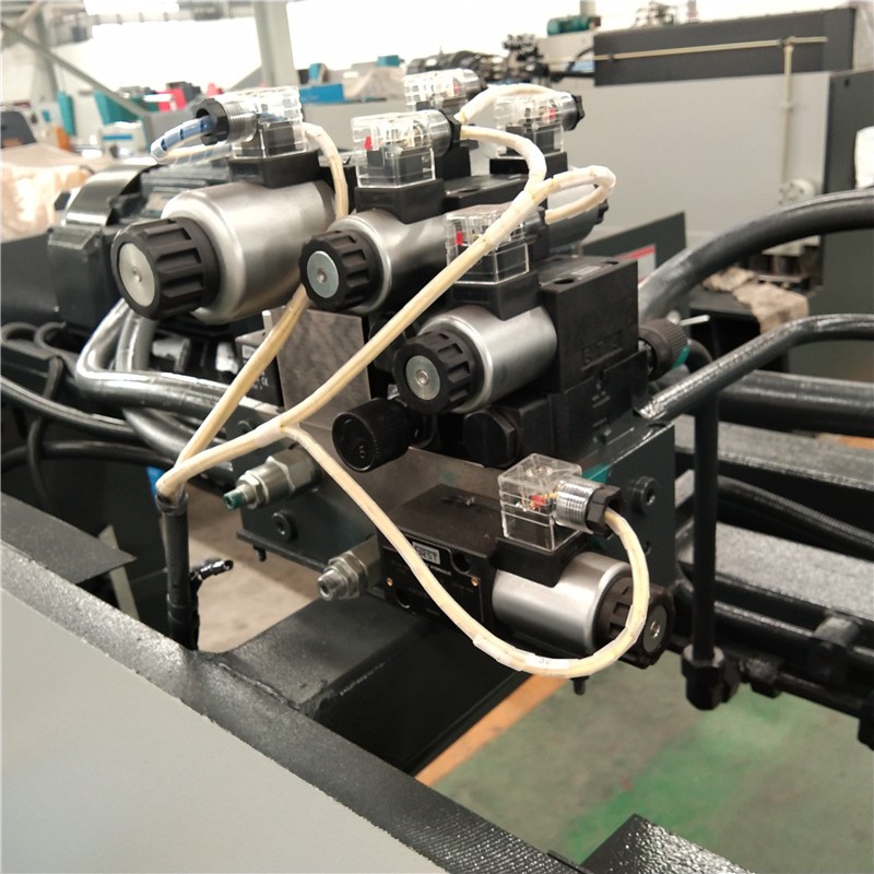 Qc12k-4x2500 Cnc हायड्रोलिक सानुकूलित कातरणे मशीन कटिंग मशीन