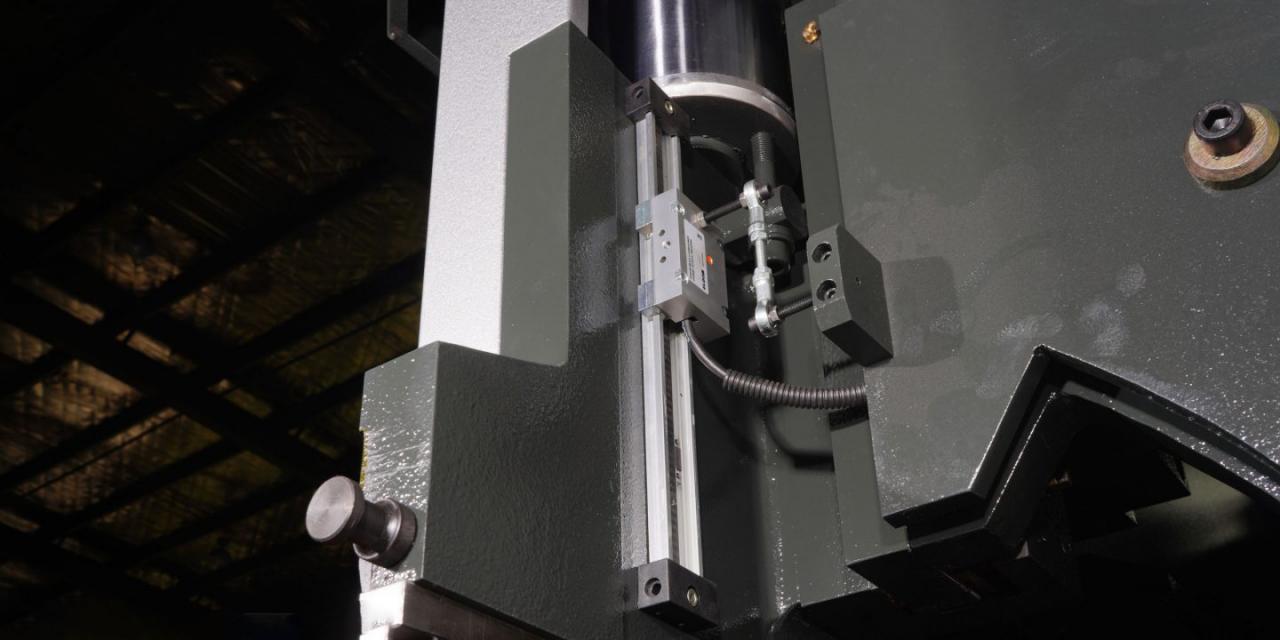 Wc67 हायड्रोलिक प्रेस ब्रेक / CNC प्रेस बेंडिंग मशीन / प्लेट बेंडिंग मशीन चायना
