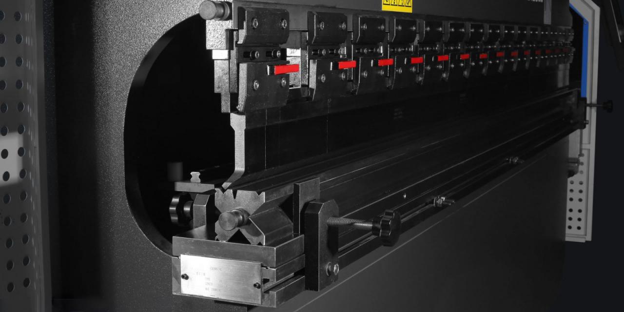 Wc67 हायड्रोलिक प्रेस ब्रेक / CNC प्रेस बेंडिंग मशीन / प्लेट बेंडिंग मशीन चायना
